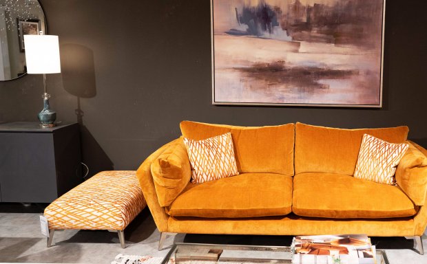 How to Decorate a Small Living Room on a Budget