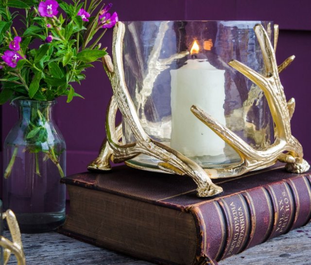 Large Antler Hurricane with Hammered Glass In Gold Finish