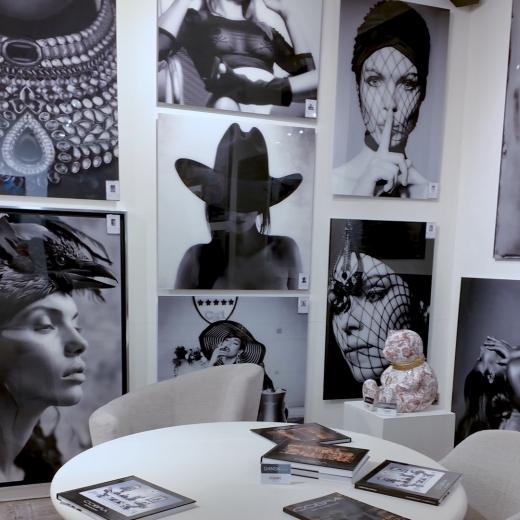 Some spaces call for colour. Others feel complete in black and white. Our in-showroom gallery feature...