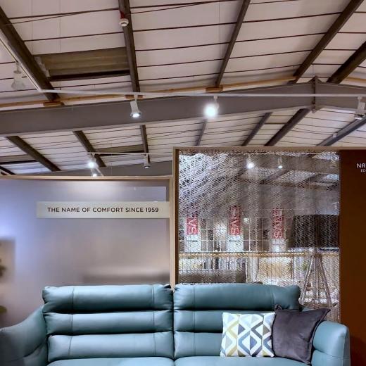 Cappelle. A reclining sofa in Antares leather, finished in a rich teal green. Comfortable, supportive...